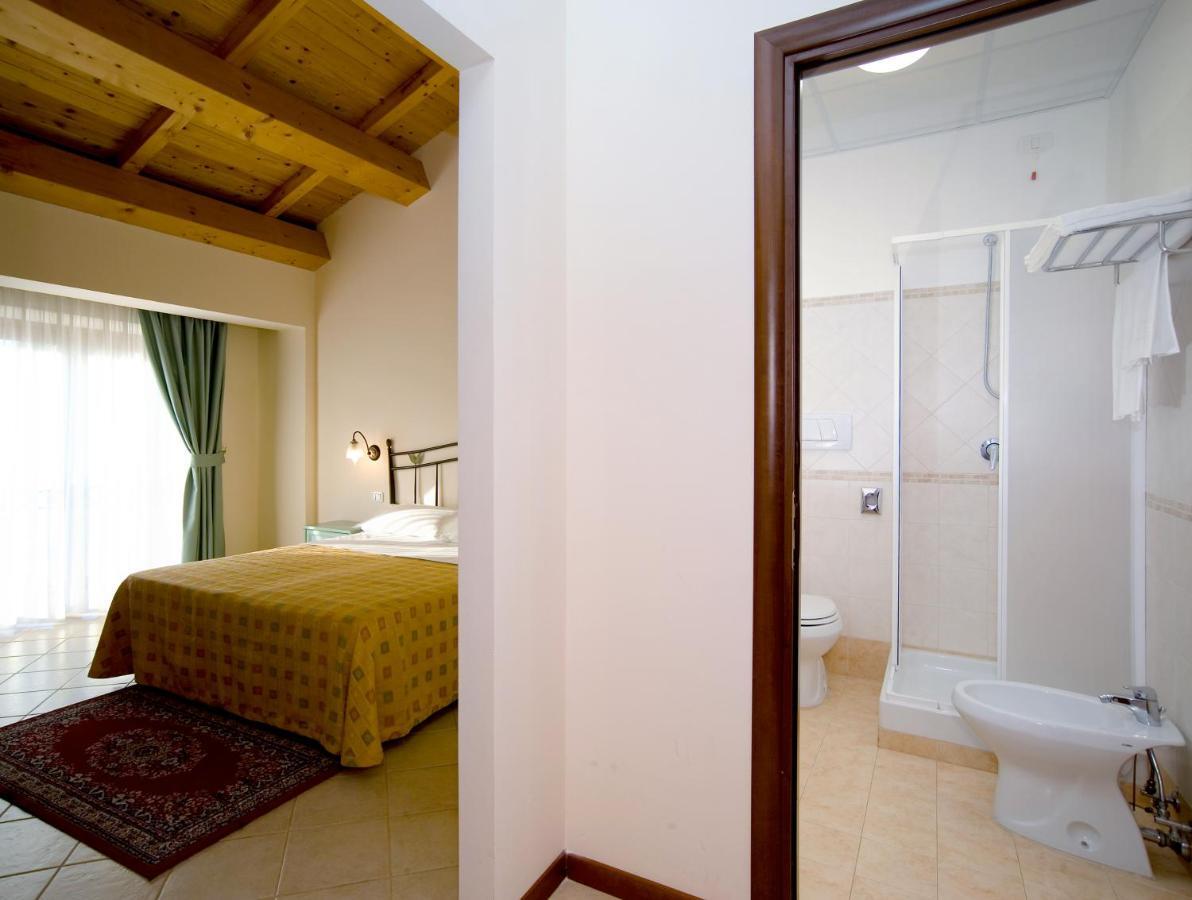 Santa Maria di Licodia Agriturismo Biologico Corte Aragonese חדר תמונה